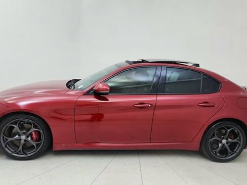 Used 2017 Alfa Romeo Giulia Ti w/ TI 19" Sport Package image 8