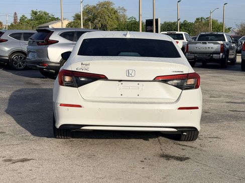 Used 2023 Honda Civic Touring image 5