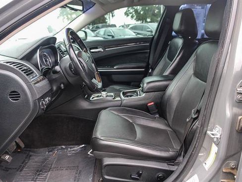 Used 2018 Chrysler 300 Limited image 17