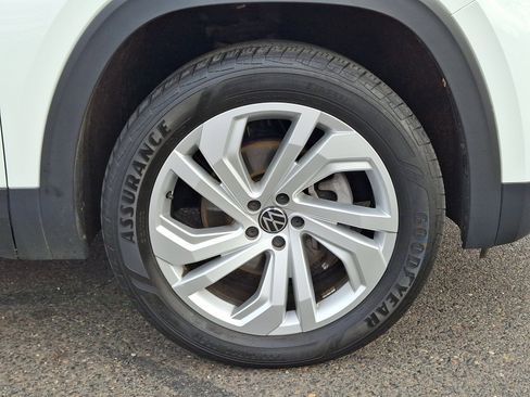 Certified 2023 Volkswagen Atlas SE image 8