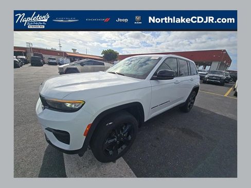 Used 2023 Jeep Grand Cherokee Altitude RWD image 1