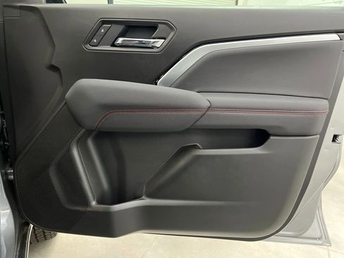 Used 2026 Chevrolet Colorado Z71 AWD/4WD image 25