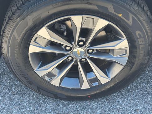Used 2025 Chevrolet Equinox LT FWD image 24