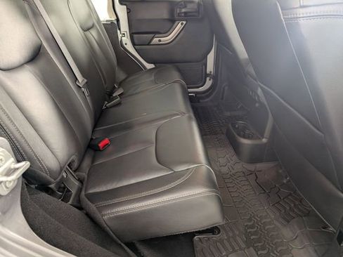 Used 2018 Jeep Wrangler Unlimited Sahara image 26