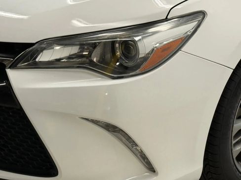 Used 2017 Toyota Camry SE FWD image 5