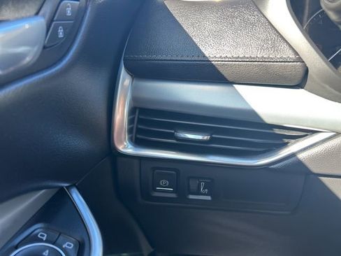 Used 2022 Cadillac XT4 Premium Luxury w/ Enhanced Visibility Package image 21