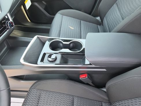 Used 2026 Chevrolet Equinox LT w/ Safety and Technology Package FWD image 17