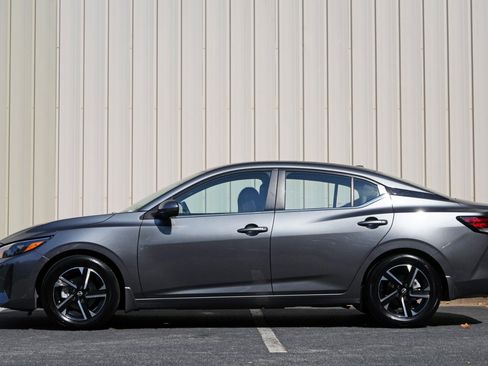 Used 2025 Nissan Sentra SV FWD image 8