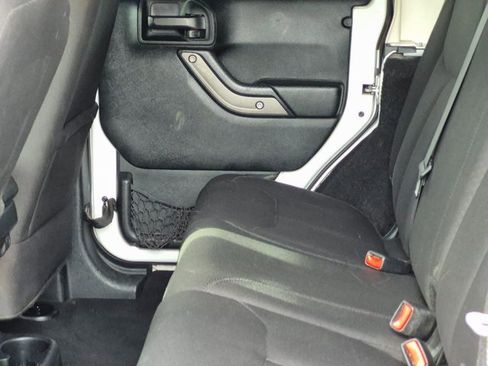 Used 2018 Jeep Wrangler Unlimited Sport S image 17