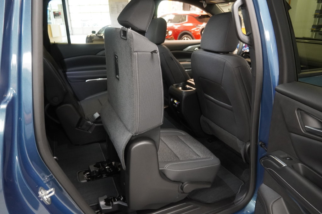 Used 2026 Chevrolet Traverse LT w/ Driver Confidence Package FWD image 23