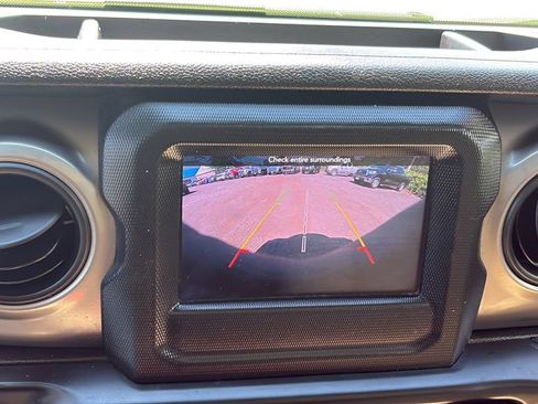 Used 2018 Jeep Wrangler Unlimited Sport S AWD/4WD image 22