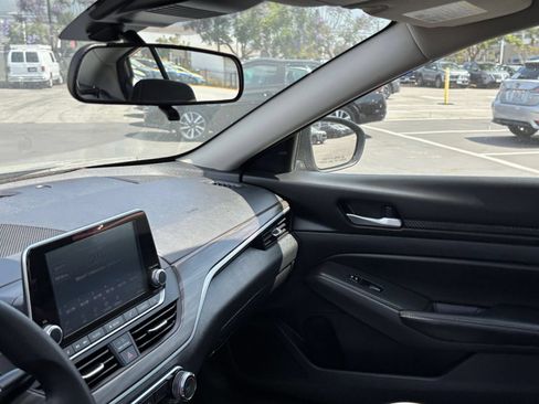 Used 2025 Nissan Altima 2.5 SV FWD image 36