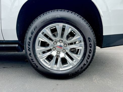 Used 2022 GMC Yukon XL Denali image 27
