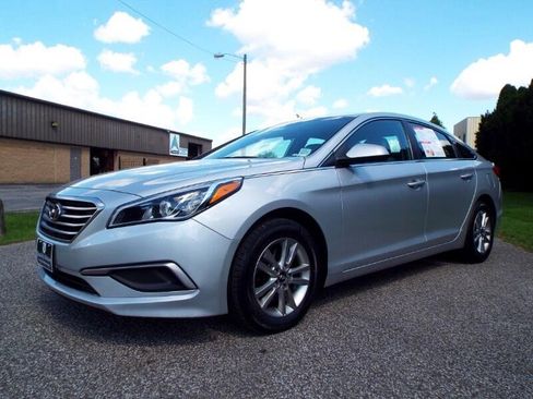 Used 2017 Hyundai Sonata SE image 3
