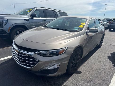 Used 2023 Chevrolet Malibu LT FWD image 4