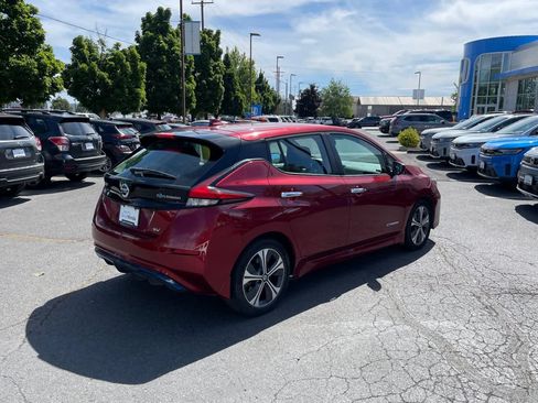 Used 2018 Nissan Leaf SV w/ SV Technology Package FWD image 5