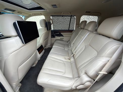 Used 2017 Lexus LX 570 4WD w/ Luxury Package image 24