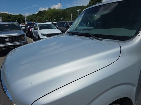 Used 2015 Nissan NV 3500 SV RWD image 34