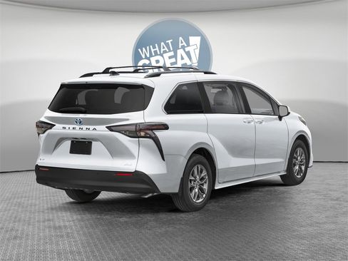 New 2026 Toyota Sienna XLE image 2
