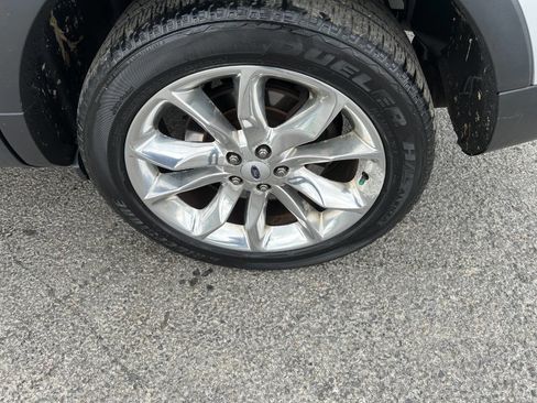 Used 2014 Ford Explorer XLT w/ Equipment Group 202A AWD/4WD image 18