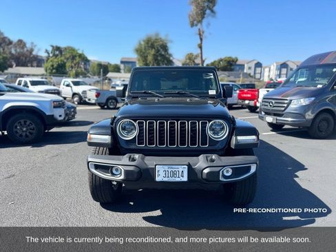 Used 2025 Jeep Wrangler Unlimited Sahara AWD/4WD image 9