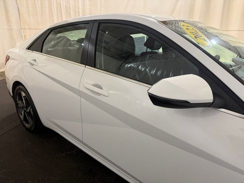 Certified 2023 Hyundai Elantra Limited image 13