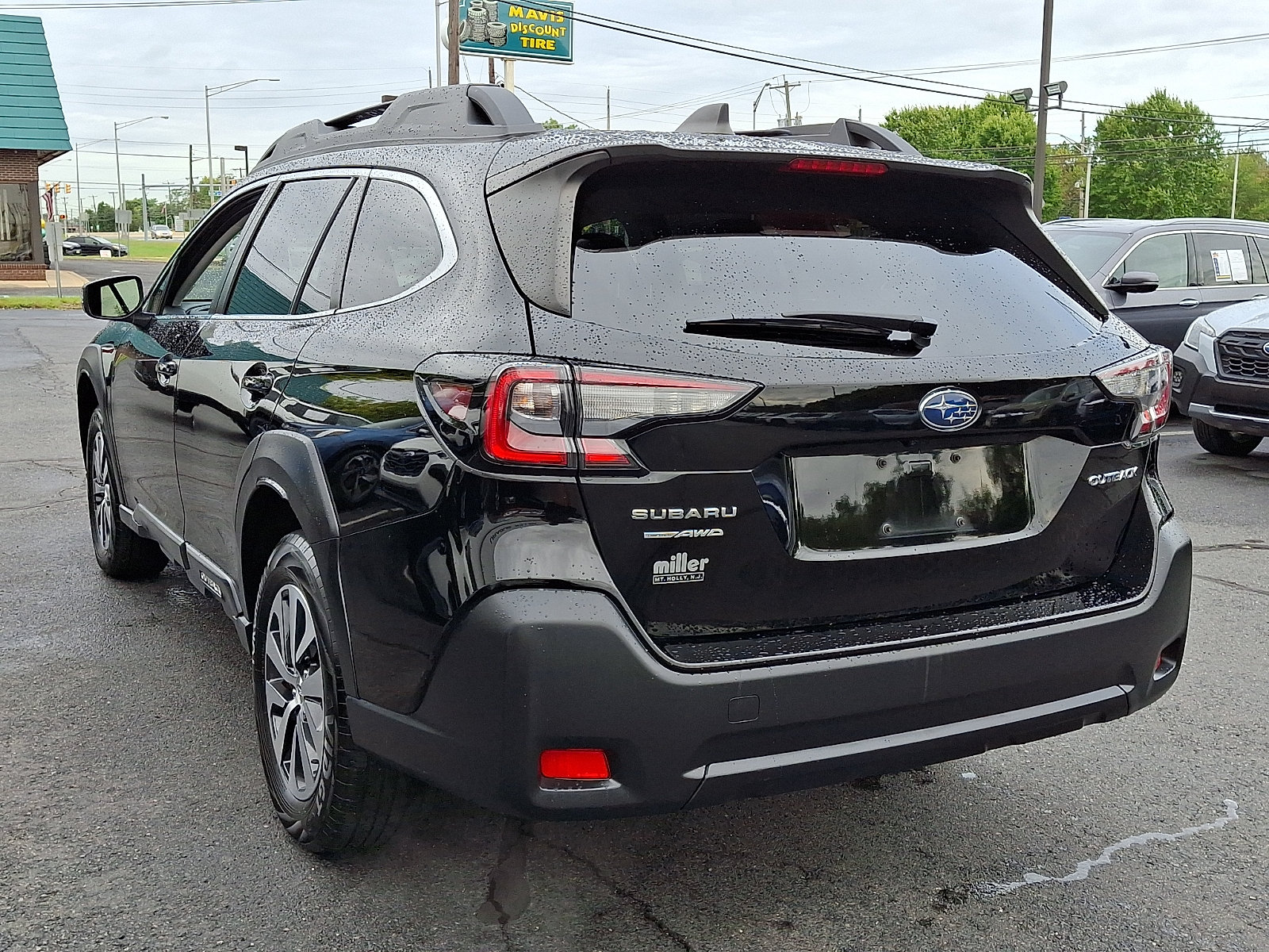 Certified 2024 Subaru Outback Premium AWD/4WD image 4
