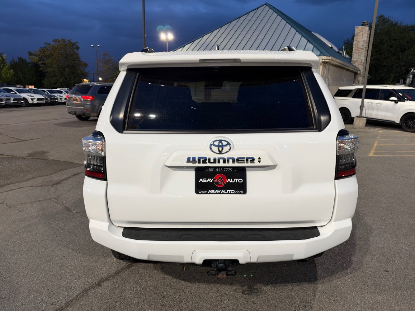 Used 2023 Toyota 4Runner SR5 Premium w/ SR5 Premium Package AWD/4WD image 4