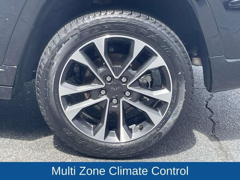 Certified 2023 Jeep Grand Cherokee Overland AWD/4WD image 12