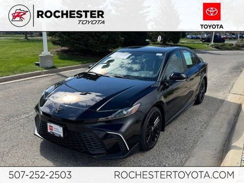 Used 2025 Toyota Camry SE w/ Convenience Package FWD image 1