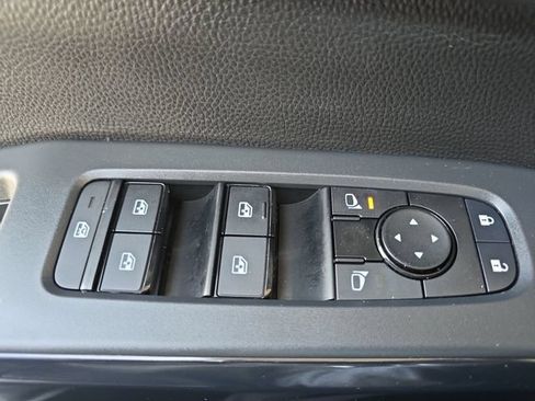 Used 2025 Nissan Pathfinder SV FWD image 30