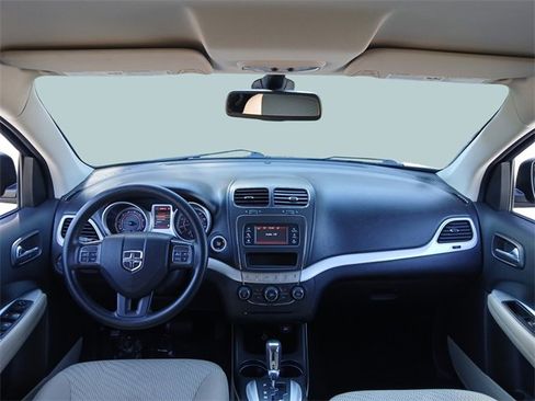 Used 2020 Dodge Journey SE image 24