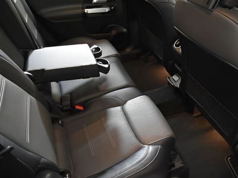 Used 2021 Mercedes-Benz GLB 35 AMG 4MATIC image 39