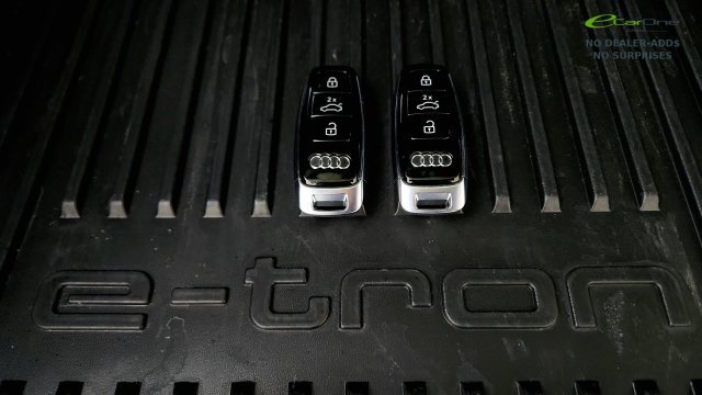 Used 2024 Audi Q8 e-tron Premium AWD/4WD image 77