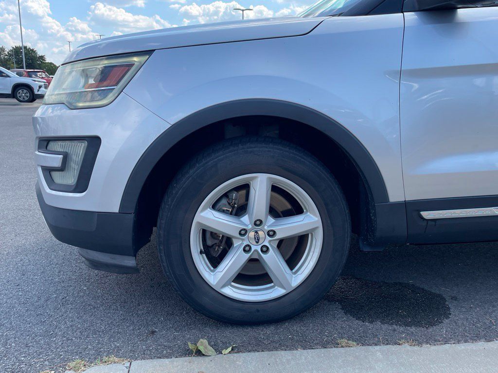 Used 2016 Ford Explorer XLT AWD/4WD image 27