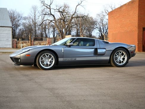 Used 2006 Ford GT image 17