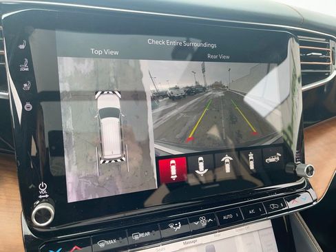 Used 2024 Jeep Grand Wagoneer Series III image 37