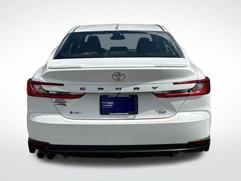 Used 2025 Toyota Camry SE image 4