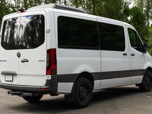 Used 2021 Mercedes-Benz Sprinter 2500 image 4