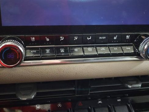 Used 2023 GMC Canyon Denali image 23