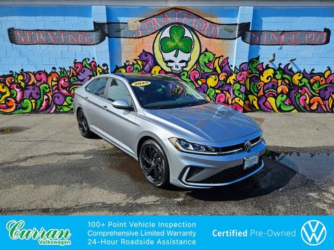 Certified 2025 Volkswagen Jetta SE w/ Sunroof Package FWD image 1