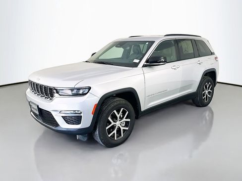 Used 2024 Jeep Grand Cherokee Limited AWD/4WD image 3