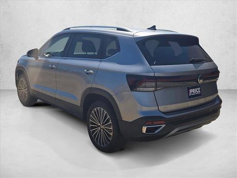 Used 2025 Volkswagen Taos SE image 8