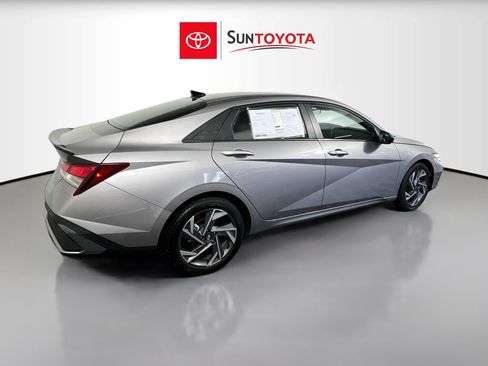 Used 2025 Hyundai Elantra Sport FWD image 4