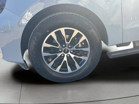 Certified 2025 Ford Expedition Platinum image 10