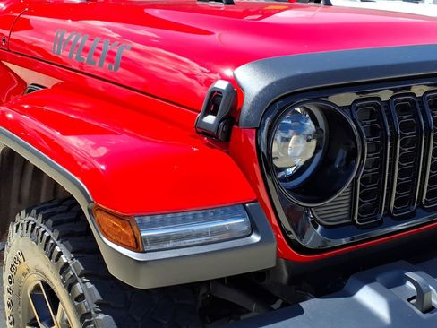 Used 2024 Jeep Gladiator Sport AWD/4WD image 4