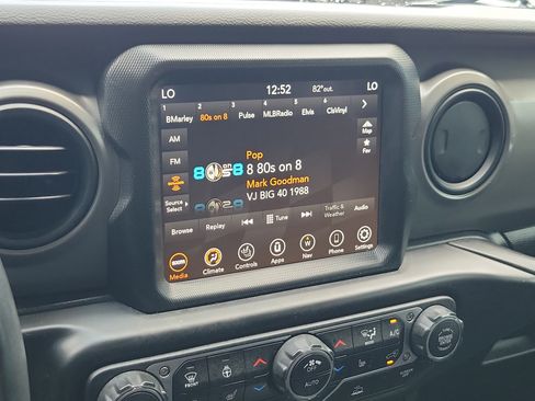 Used 2022 Jeep Gladiator Sport AWD/4WD image 25