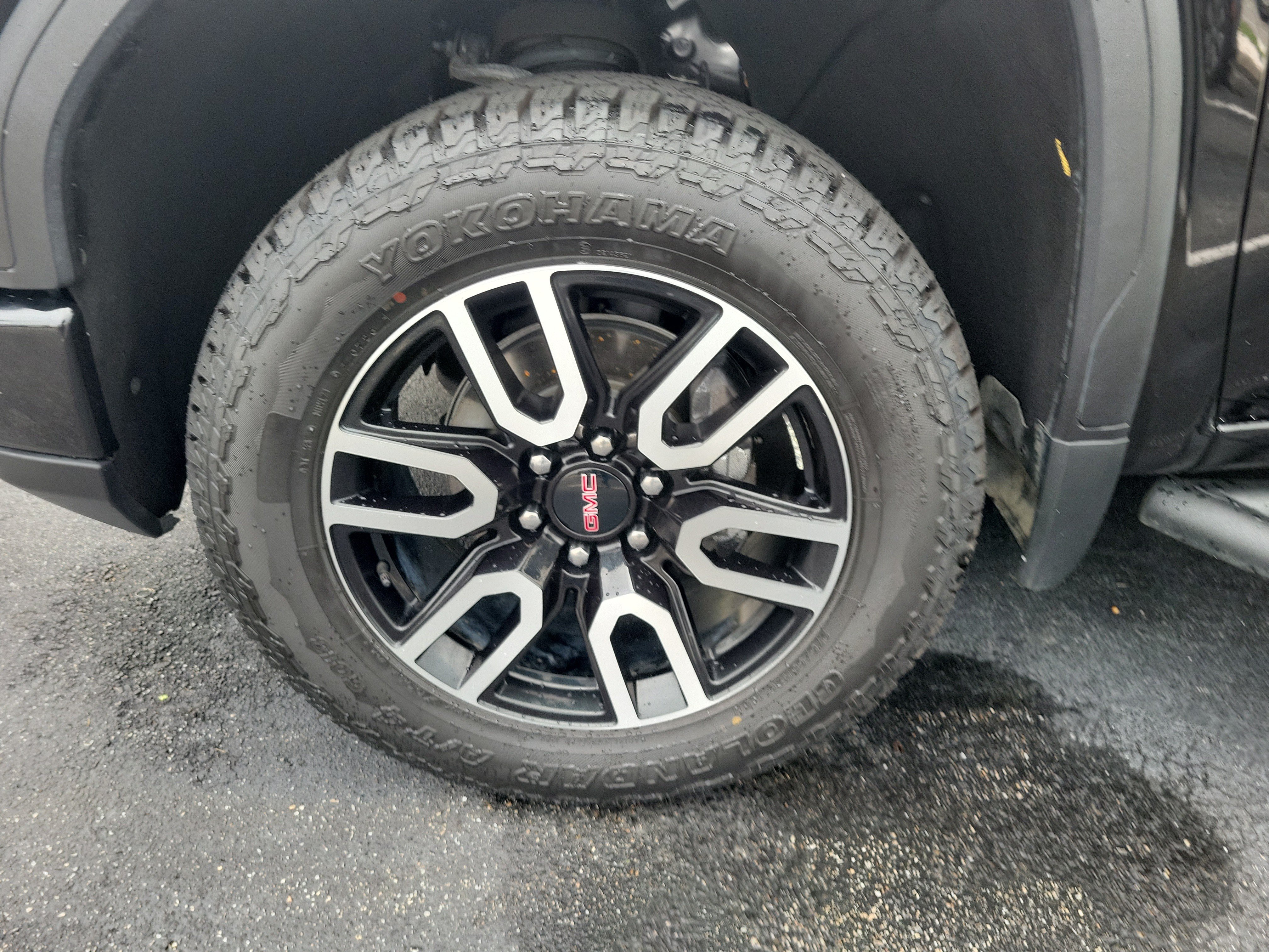 Used 2024 GMC Sierra 1500 AT4 w/ Technology Package AWD/4WD image 6