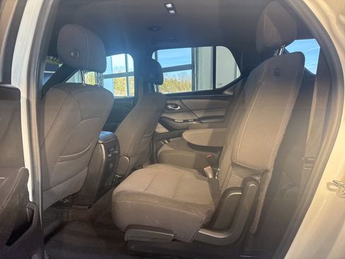 Used 2022 Chevrolet Traverse LT image 17