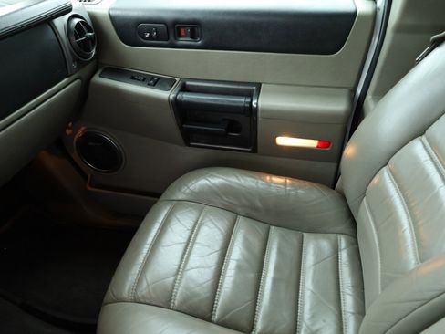 Used 2003 HUMMER H2 w/ Preferred Equipment Group image 11